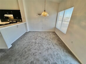 6201 E Lake Mead Blvd in Las Vegas, NV - Building Photo - Building Photo