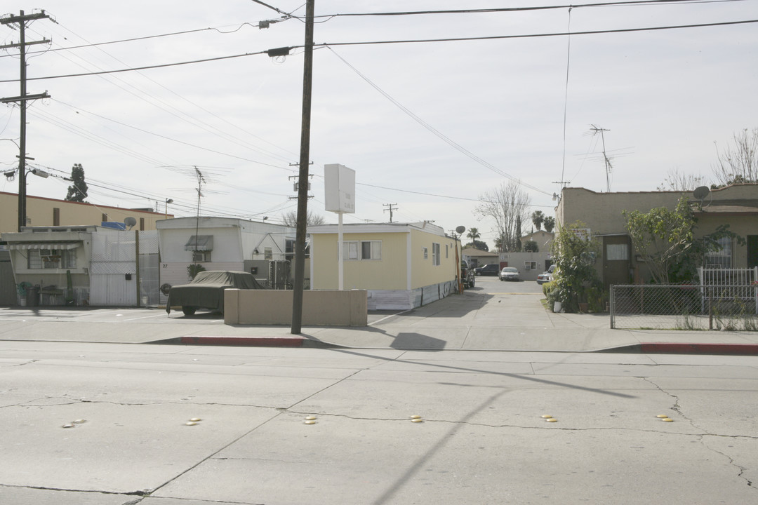 5656 Clara St in Bell Gardens, CA - Building Photo