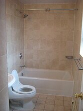 27-16 41st Ave, Unit 3B in Queens, NY - Building Photo - Building Photo