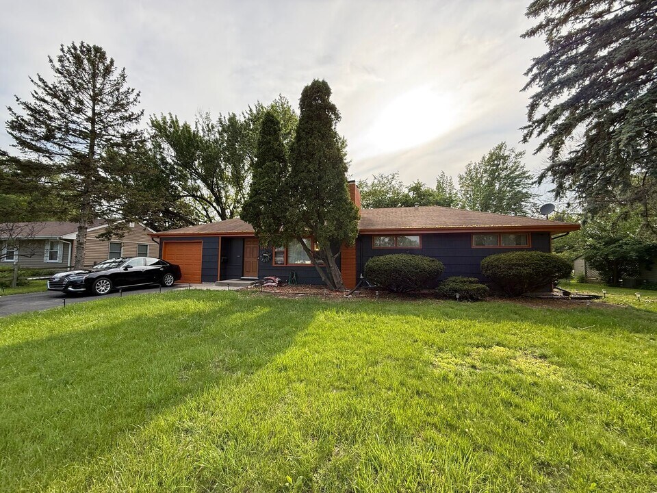 9206 12th Ave S in Bloomington, MN - Building Photo