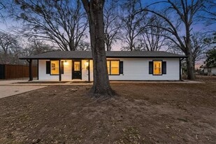 311 Floyd St in Winnsboro, TX - Building Photo