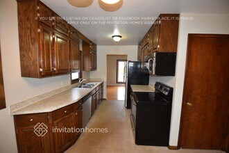 482 Eldridge Ave W in Roseville, MN - Building Photo - Building Photo