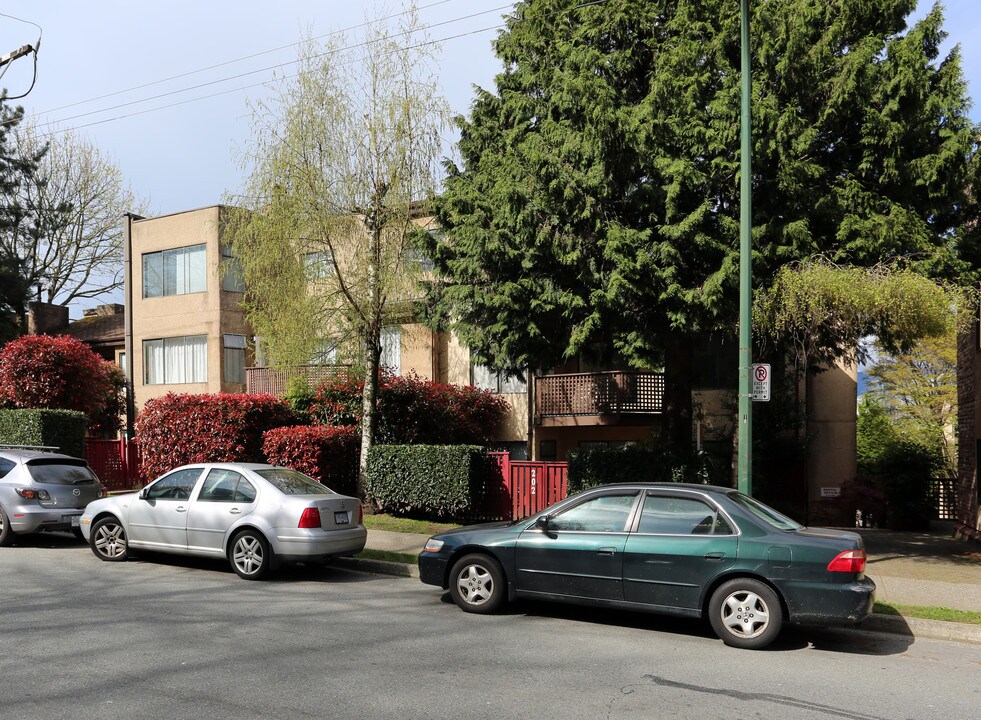 Willow Apartments in Vancouver, BC - Building Photo