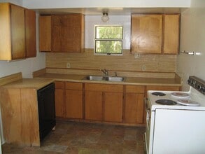 13 Yellow Jacket Rd in Sopchoppy, FL - Building Photo - Building Photo