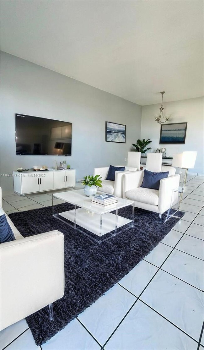 8851 NW 119th St in Hialeah, FL - Building Photo - Building Photo