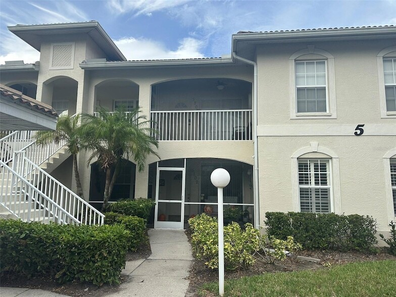 5202 L Pavia Blvd, Unit 5202 in Venice, FL - Building Photo