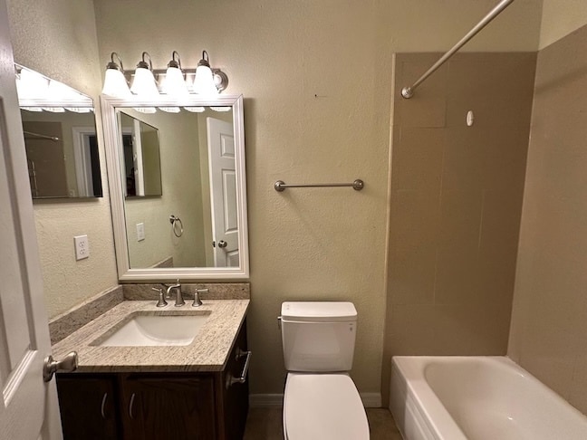 408 E Virginia St, Unit 204 in Tallahassee, FL - Foto de edificio - Building Photo