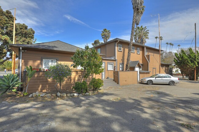 302 W Montecito St in Santa Barbara, CA - Building Photo - Building Photo