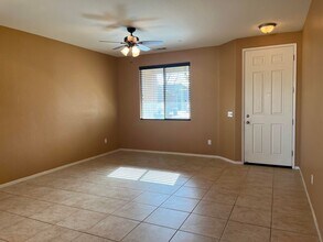 1342 W Banneker St in Hanford, CA - Building Photo - Building Photo