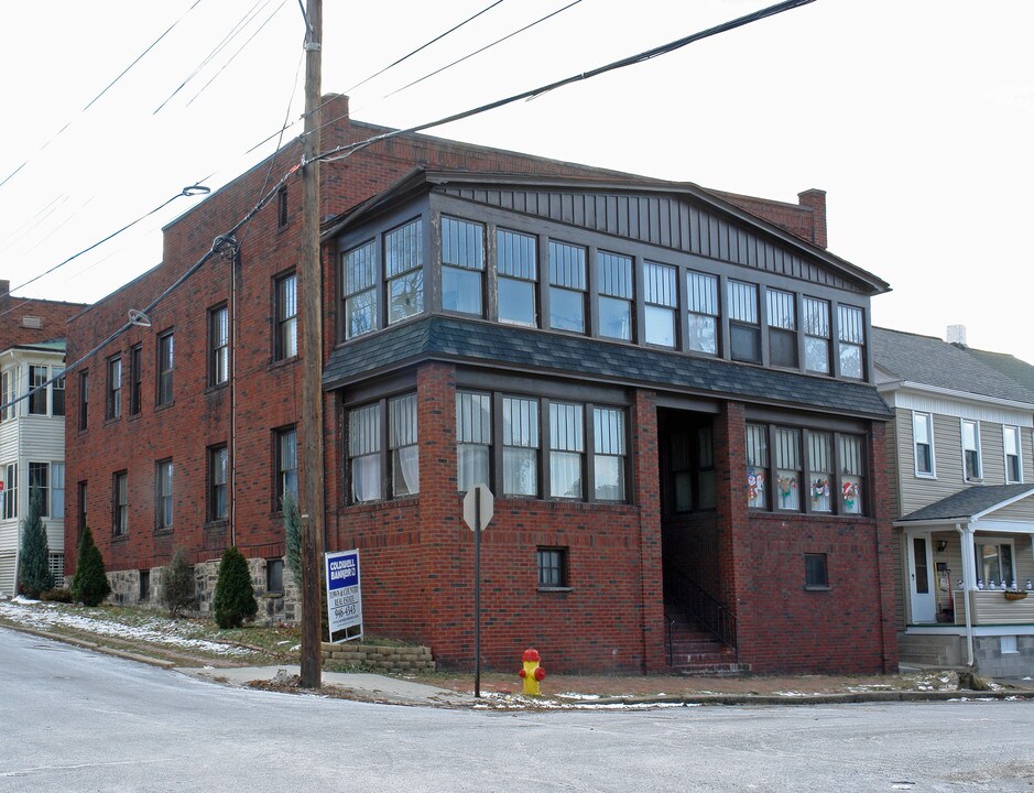 1901 4th Ave in Altoona, PA - Foto de edificio