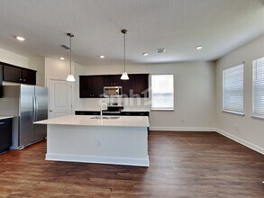 1135 Walden Pond Dr in Plant City, FL - Building Photo - Building Photo