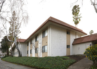 Charter Court Apartments in San Jose, CA - Building Photo - Building Photo