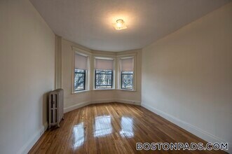 1160 Commonwealth Ave, Unit 29 in Boston, MA - Building Photo - Building Photo