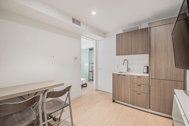 5869.5B W 88th St, Unit 5869.5B in Los Angeles, CA - Foto de edificio - Building Photo