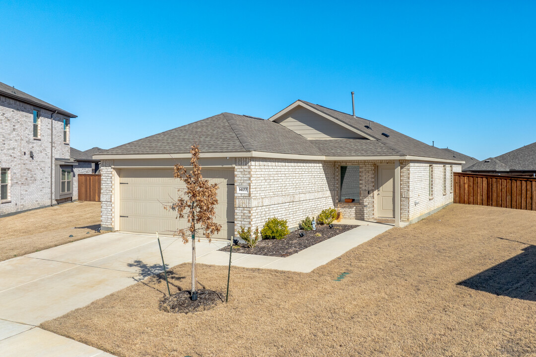 Mobberly Farms in Pilot Point, TX - Building Photo