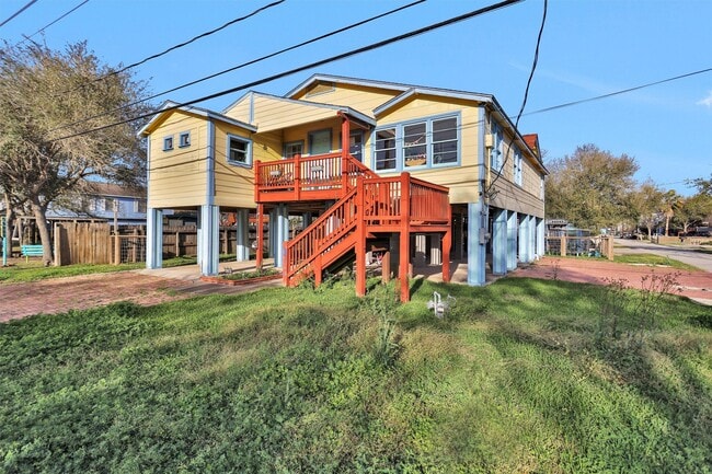 631 Clear Lake Rd in Clear Lake Shores, TX - Building Photo - Building Photo