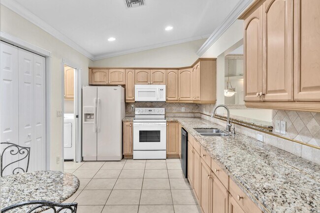 52 Lariat Cir in Boca Raton, FL - Building Photo - Building Photo