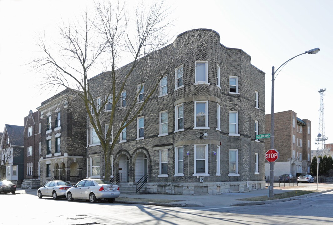 1919-1933 W Kilbourn Ave in Milwaukee, WI - Building Photo