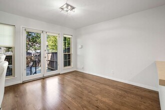 7615 Woodthrush Dr in Dallas, TX - Foto de edificio - Building Photo