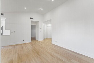 6225 NW 171st St in Hialeah, FL - Building Photo - Building Photo