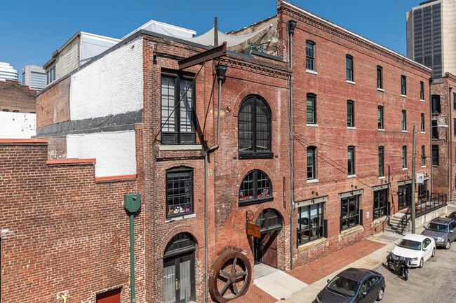 Smokehouse Lofts in Richmond, VA - Foto de edificio - Building Photo