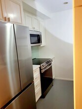 750 N Kings Rd, Unit #120 in Los Angeles, CA - Foto de edificio - Building Photo