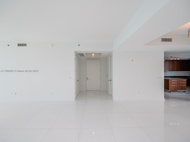 15901 Collins Ave, Unit 15901 Collins Ave # 3004 in Sunny Isles Beach, FL - Building Photo - Building Photo