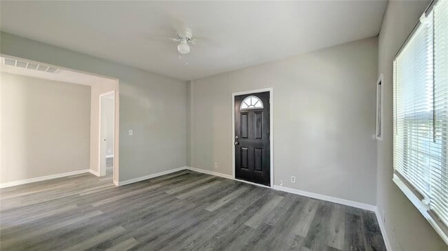 6757 Washington St in Groves, TX - Building Photo - Building Photo
