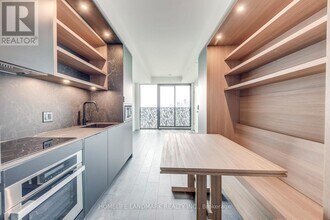 55 Charles St E in Toronto, ON - Building Photo - Building Photo