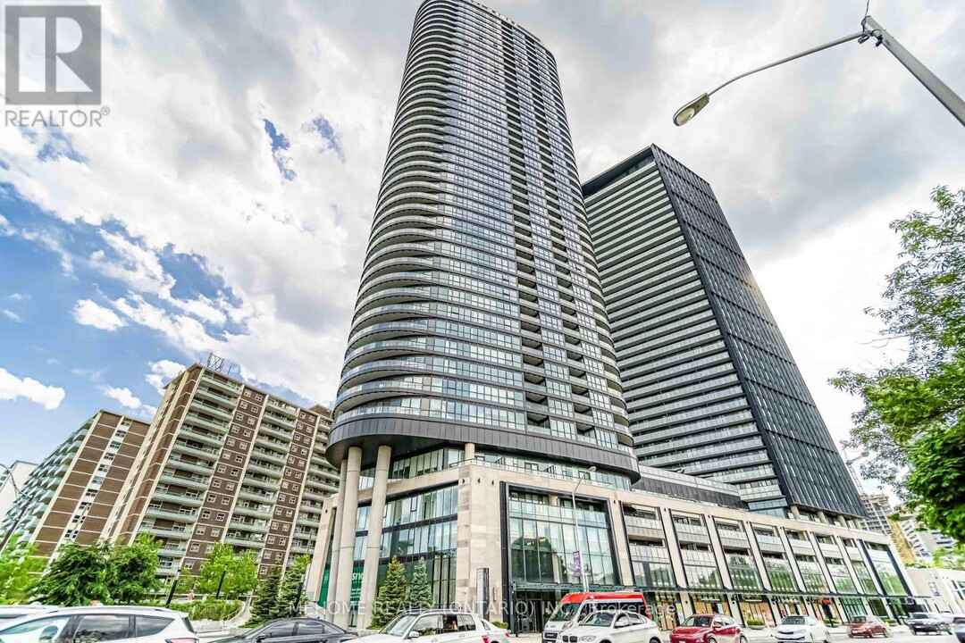 585-1585 Bloor St E in Toronto, ON - Building Photo