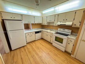 2060 NW 48th Terrace in Lauderhill, FL - Building Photo