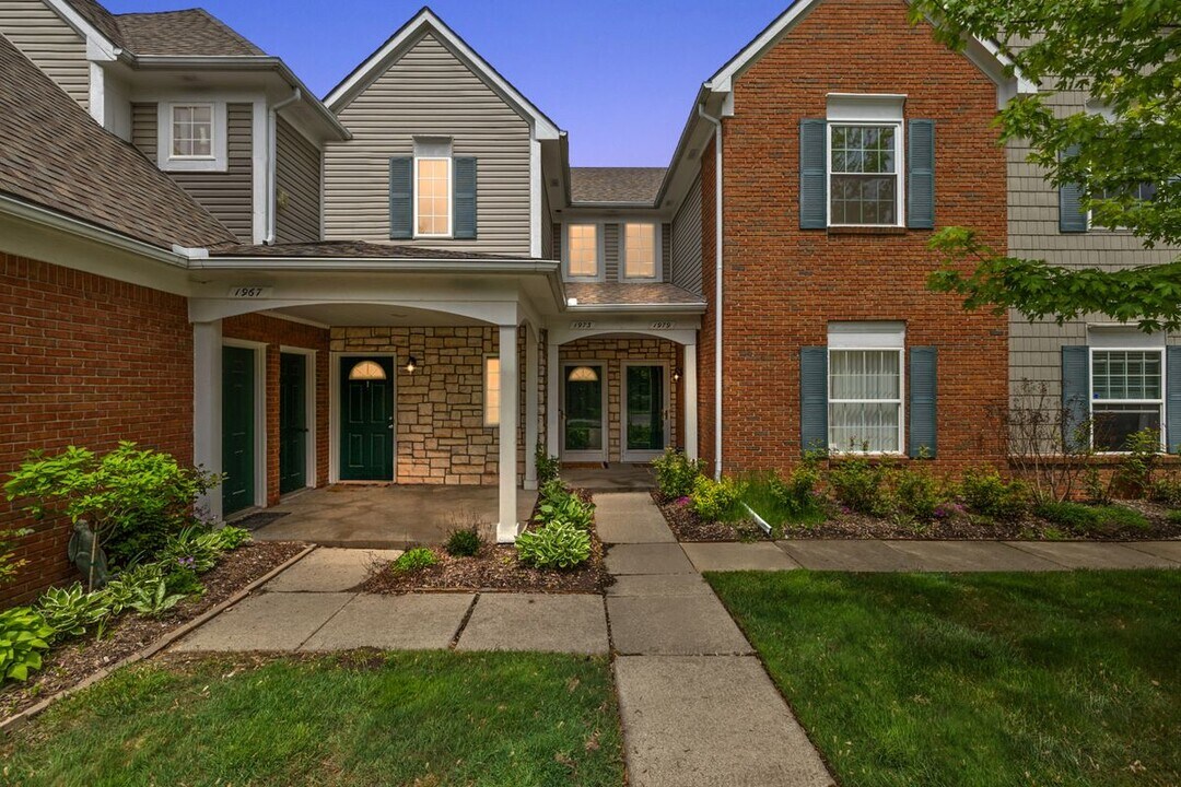 1973 Monarch Dr in Shelby Township, MI - Building Photo