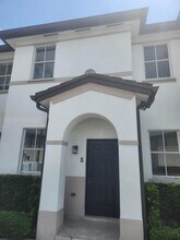8199 W 36th Ave in Hialeah, FL - Building Photo - Building Photo