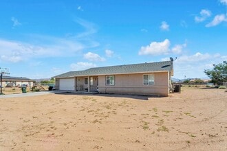 15877 Serrano Rd in Apple Valley, CA - Building Photo - Building Photo