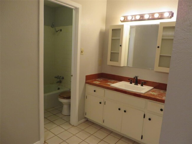7106 Bill Hughes Rd in Austin, TX - Building Photo - Building Photo