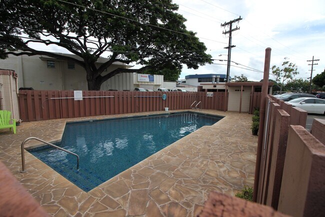 98-729-731 Moanalua Loop in Aiea, HI - Building Photo - Building Photo