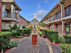 7920 Rockwood Ln, Unit 240 in Austin, TX - Foto de edificio - Building Photo