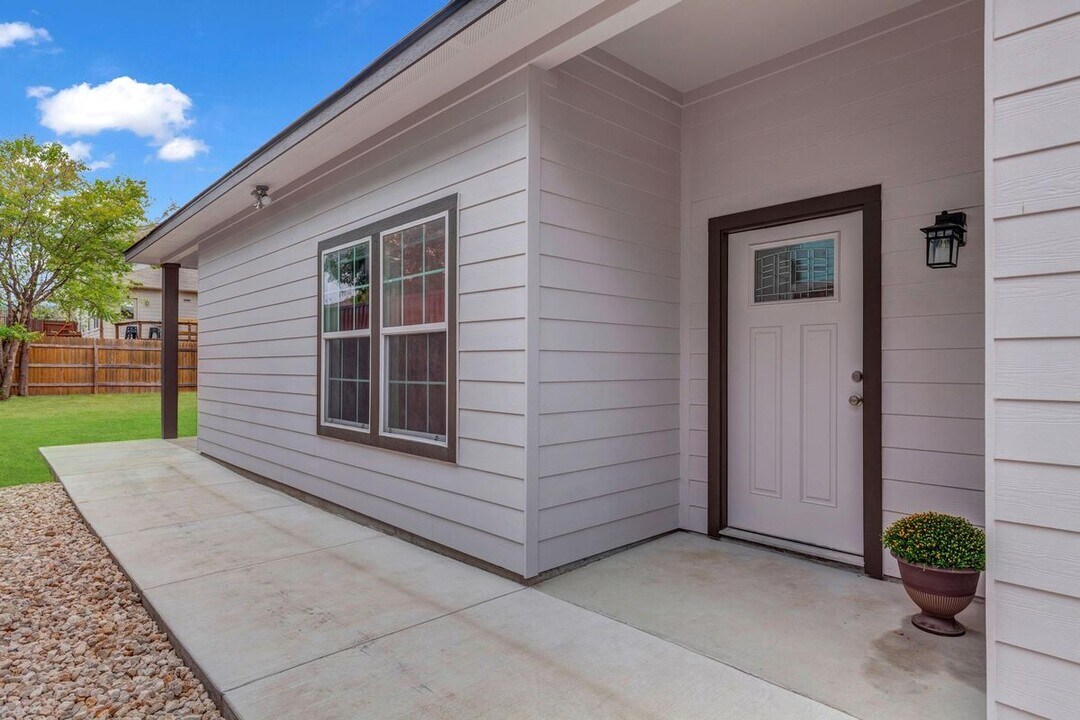 6108 Caroline Ln in Austin, TX - Building Photo