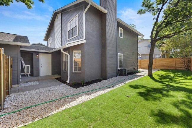 2009 Kirksey Dr in Austin, TX - Building Photo - Building Photo