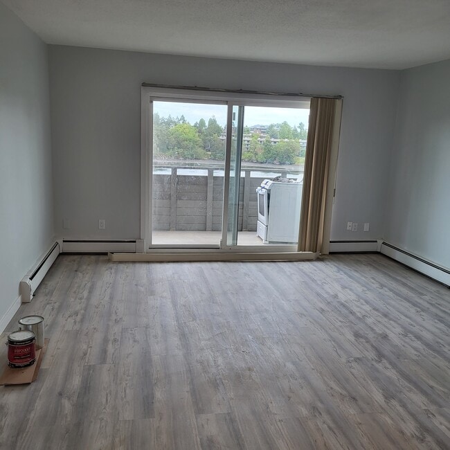 property at 912 Selkirk Ave