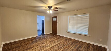 1165 Lake St in Clute, TX - Building Photo - Building Photo