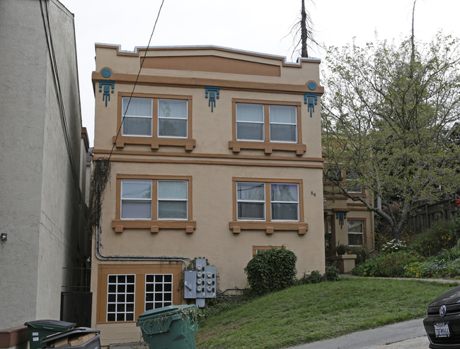 84 Yosemite Ave in Oakland, CA - Foto de edificio - Building Photo