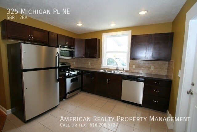 325 Michigan Pl NE in Grand Rapids, MI - Building Photo - Building Photo