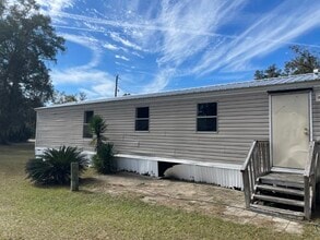 1609 S W 2nd Dr in Chiefland, FL - Building Photo - Building Photo