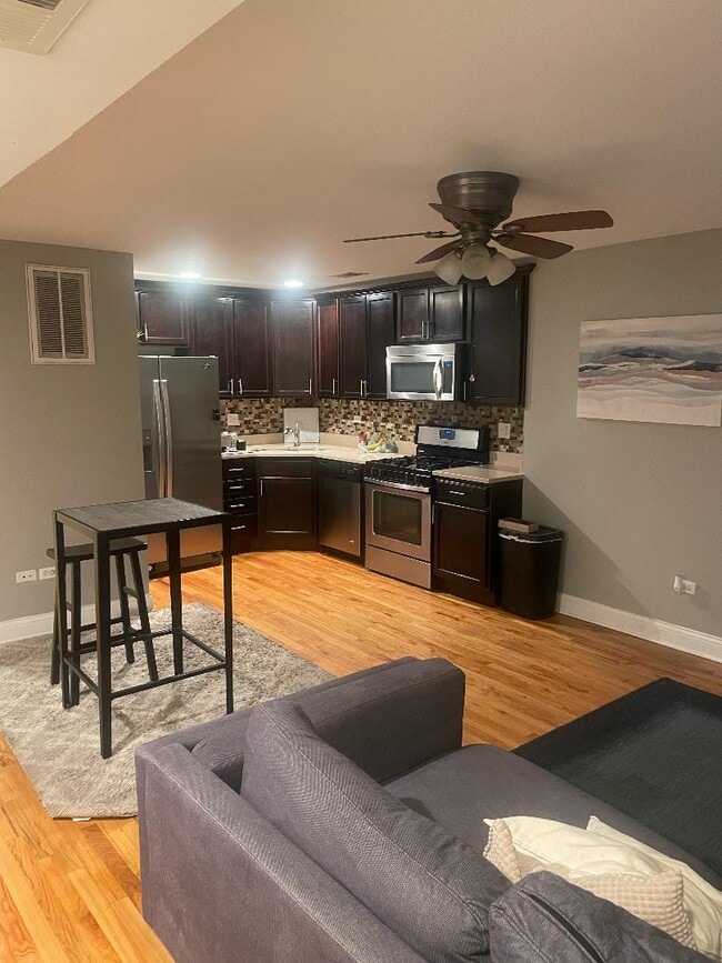 3313 S Calumet Ave in Chicago, IL - Foto de edificio - Building Photo