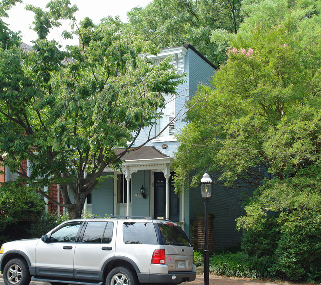 2315 E Broad St in Richmond, VA - Building Photo - Building Photo