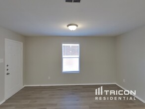 1141 Browntop St in Crowley, TX - Foto de edificio - Building Photo