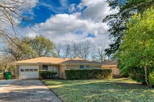 502 Brown St in Waxahachie, TX - Building Photo