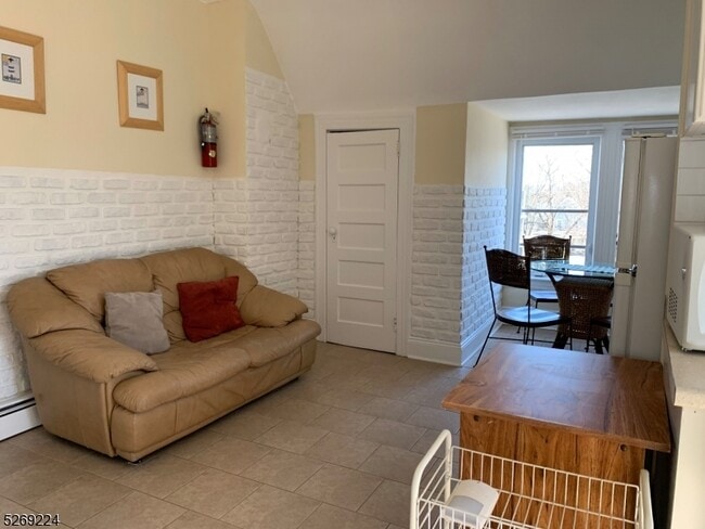 19 Bowers Ln in Chatham Township, NJ - Building Photo - Building Photo