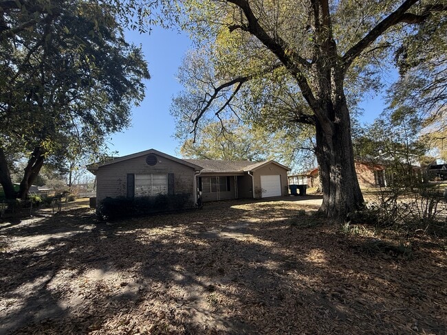 7765 Coburn Dr in Beaumont, TX - Building Photo - Building Photo